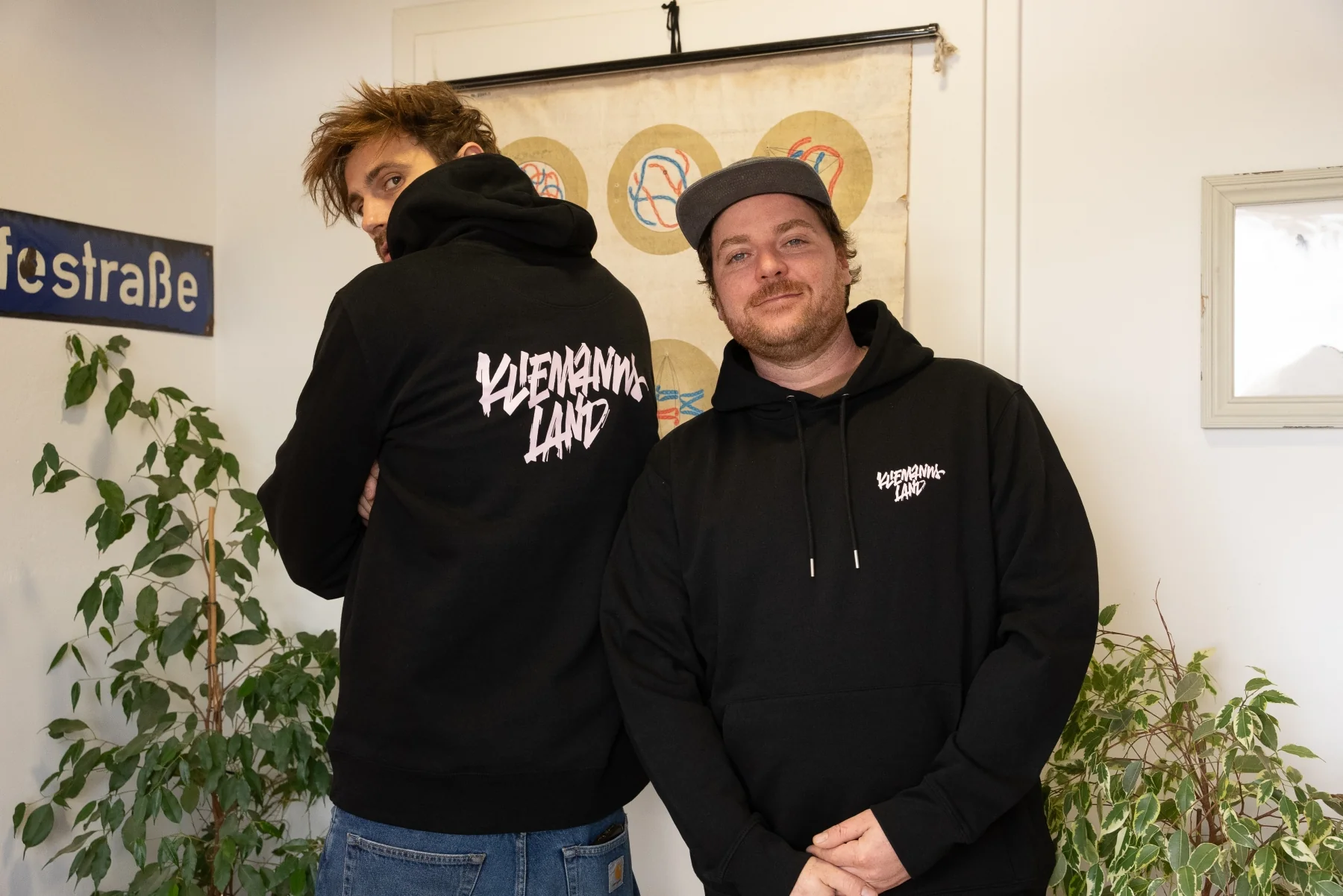 Kliemannsland Hoodie Schwarz - Image 5